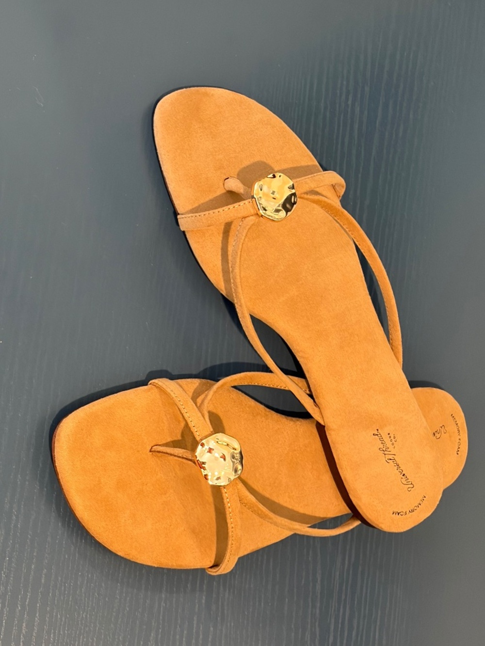 Universal thread suedette sandal